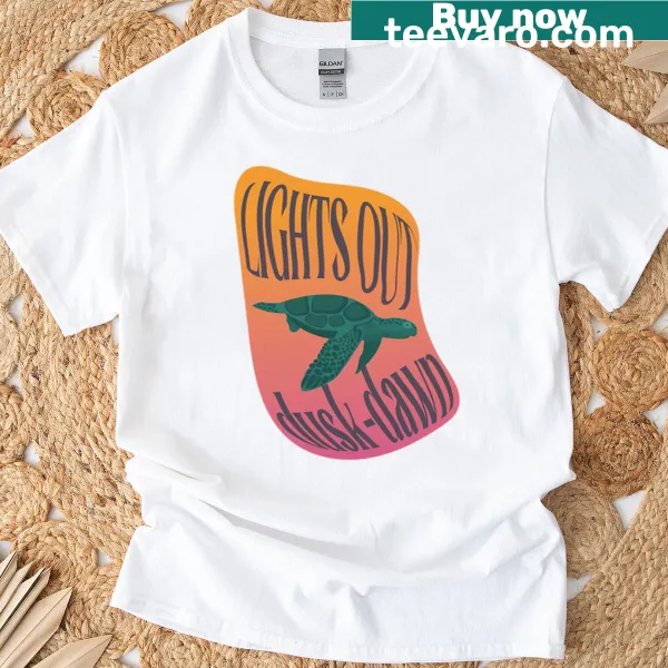 T-shirt featuring turtles during nesting season