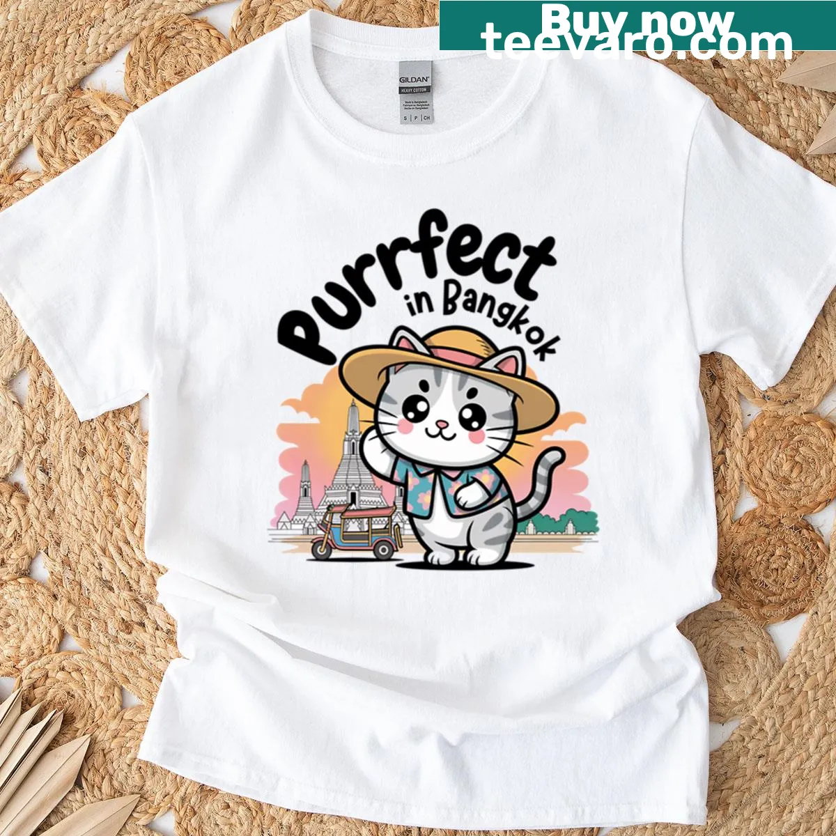 Chibi cat at Wat Arun on a travel t-shirt. — on a men's t-shirt