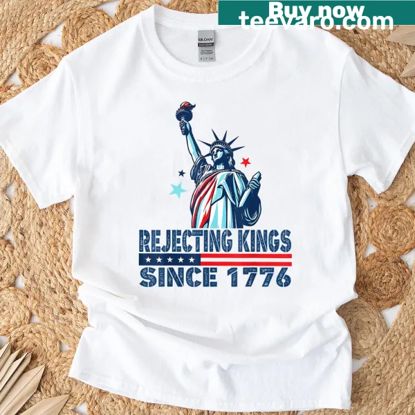 T-shirt featuring Statue of Liberty and text about independence