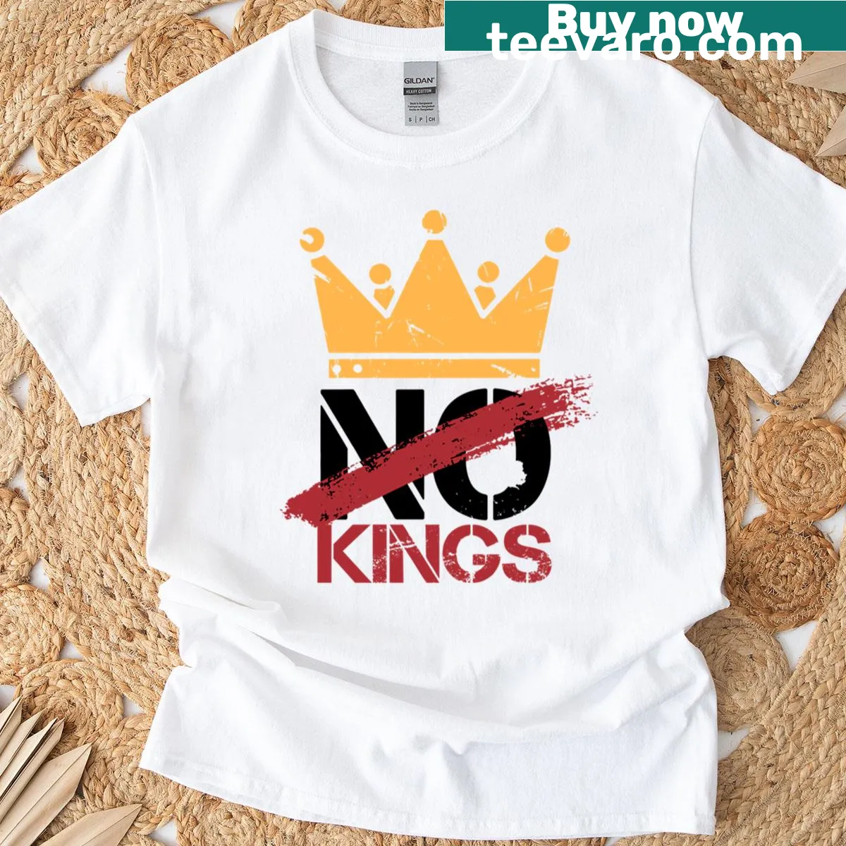 Retro illustration of the Statue of Liberty with No Kings text — on a men's t-shirt