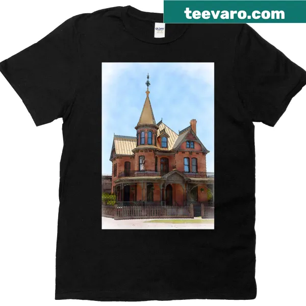 T-shirt featuring an illustration of the Rossen House Museum.