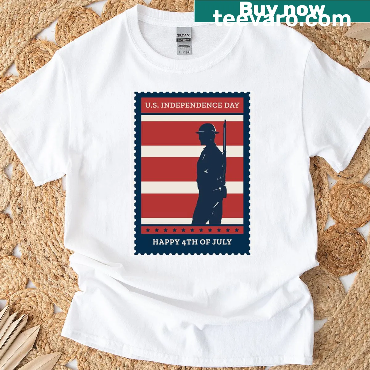Oversized t-shirt with a soldier tribute design for Independence Day — on a men's t-shirt