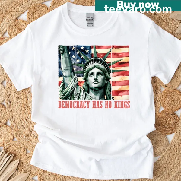 Vintage t-shirt with Statue of Liberty and 'Democracy Has No King' text