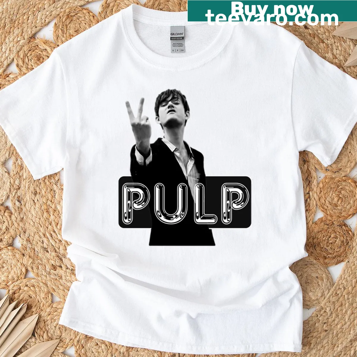 Graphic logo featuring stylish text on Bande De Logo De Pulp T-shirt — on a men's t-shirt