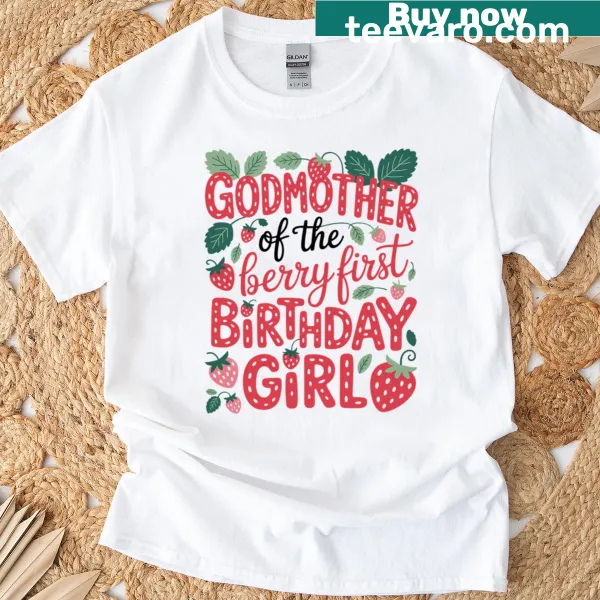 T-shirt celebrating godmother of a strawberry lover with cute berry graphics