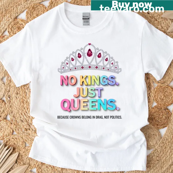 Oversized T-shirt with No Kings Just Queens text