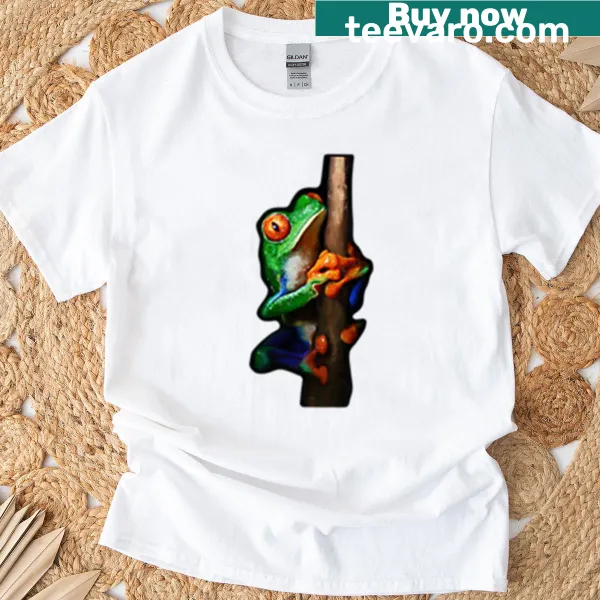 T-shirt featuring a charming graphic of a tree frog