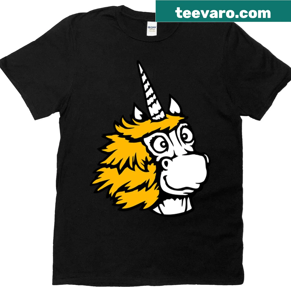 Cartoon unicorn with a happy face on a cute T-shirt — on a men's t-shirt