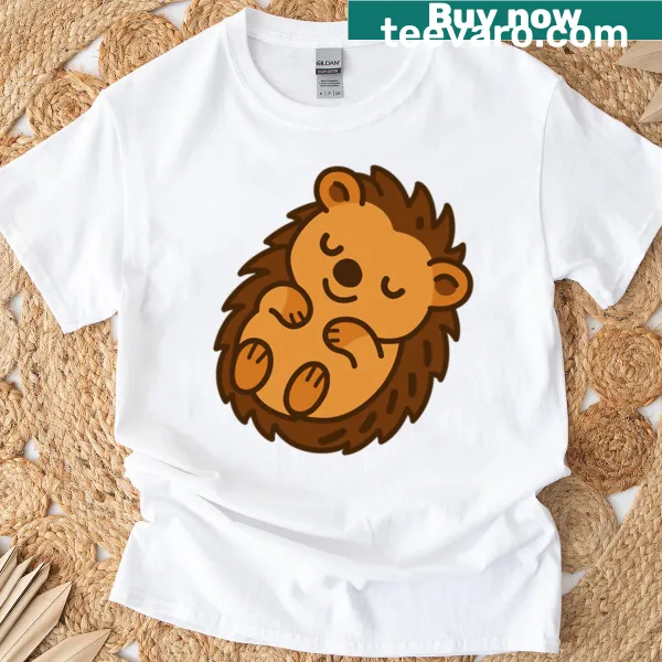Charming T-shirt with a sleeping hedgehog illustration