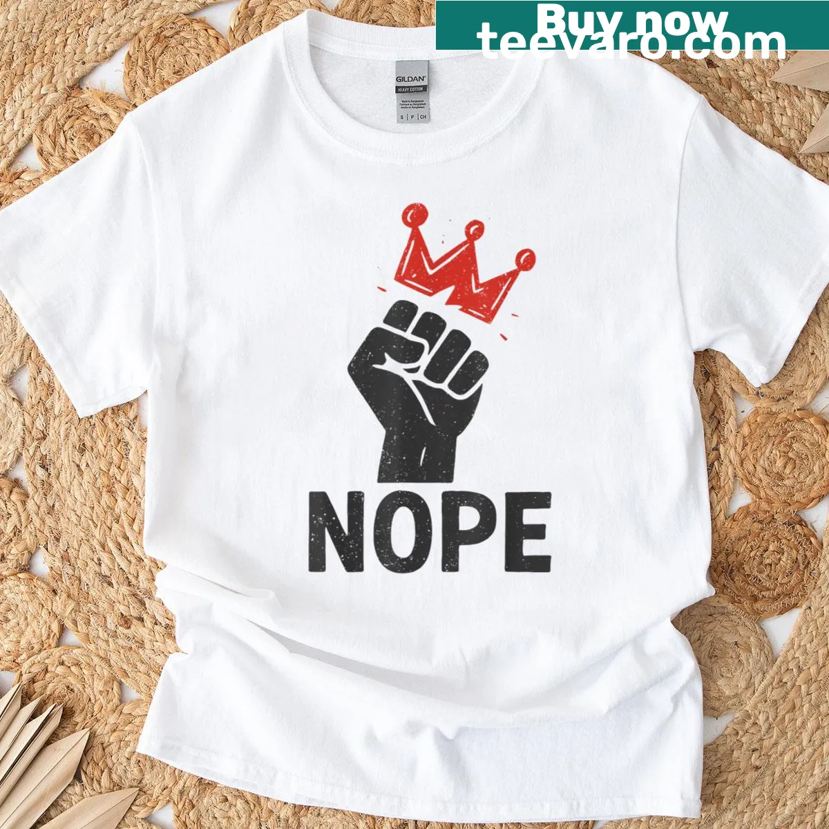 Fist and crown graphic with the text 'No Kings' — on a men's t-shirt
