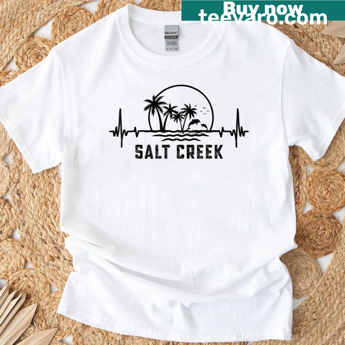 Vintage palm tree and heartbeat design for family vacation — on a men's t-shirt