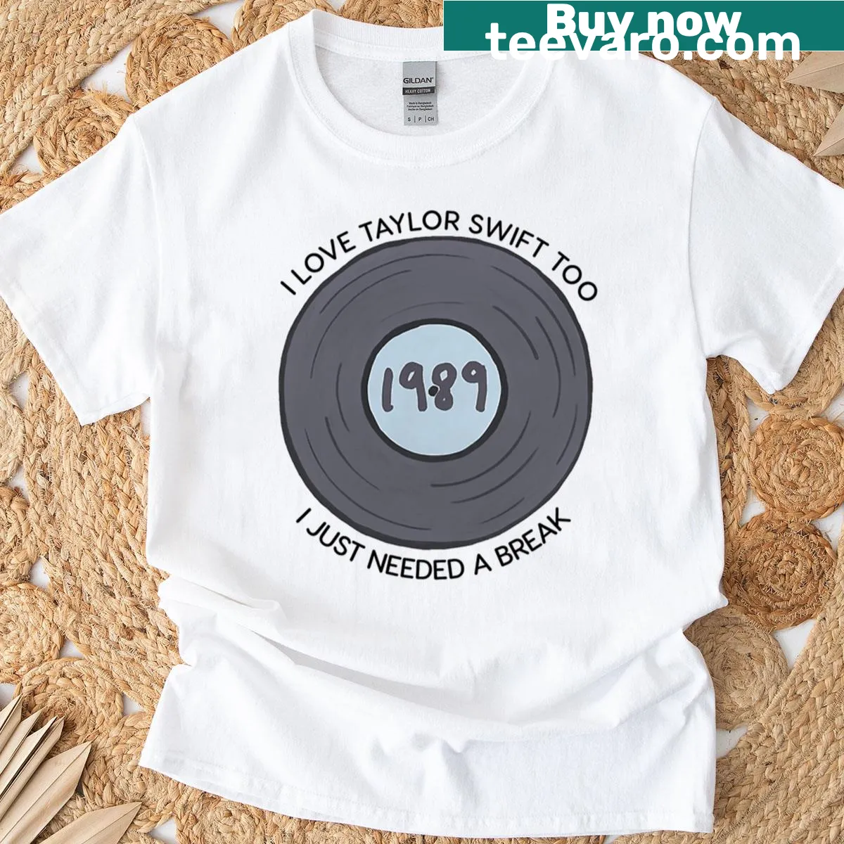 Oversized T-shirt featuring a bear illustration for nature lovers. — on a men's t-shirt
