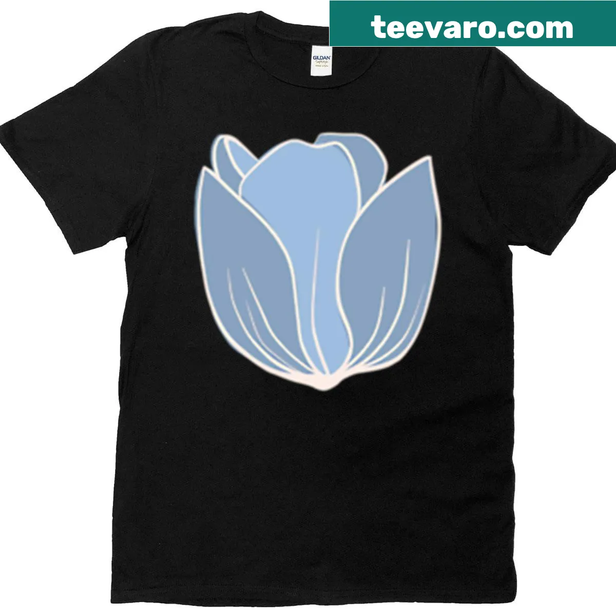 Elegant botanical t-shirt with tulip illustration in blue and white — on a men's t-shirt