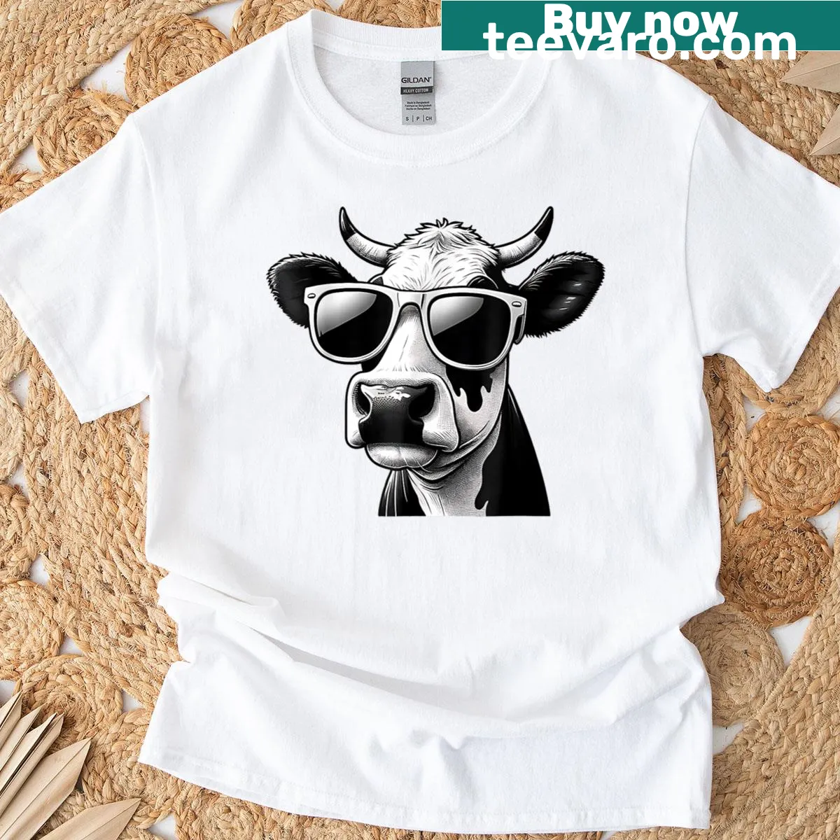 Funny cow illustration with sunglasses on a T-shirt — on a men's t-shirt