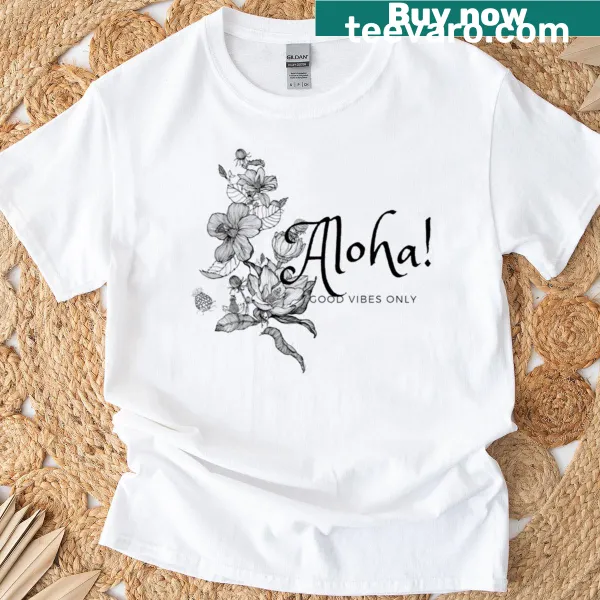 Oversized tee featuring a Hawaiian hibiscus flower