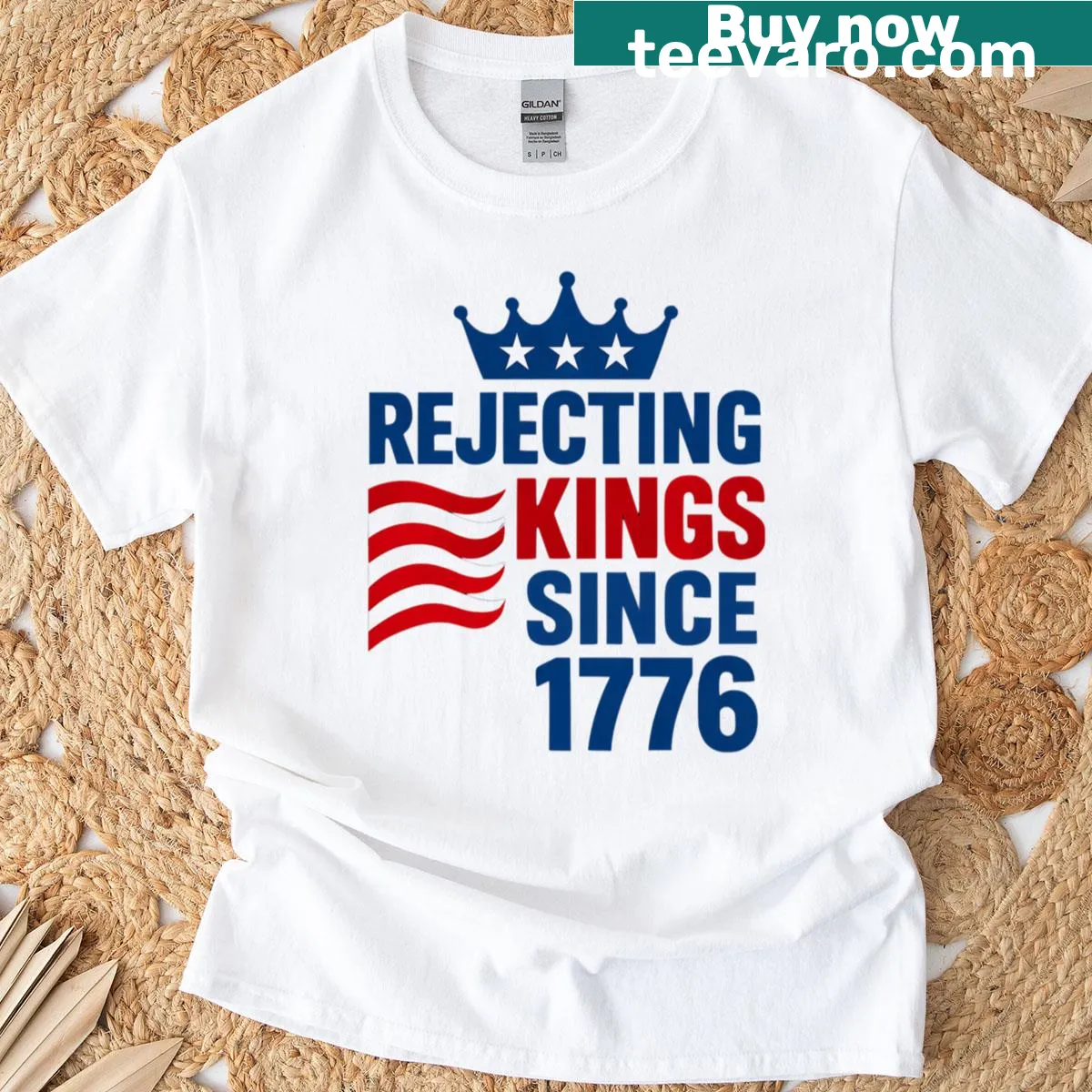 T-shirt with text rejecting modern kings and celebrating independence since 1776 — on a men's t-shirt