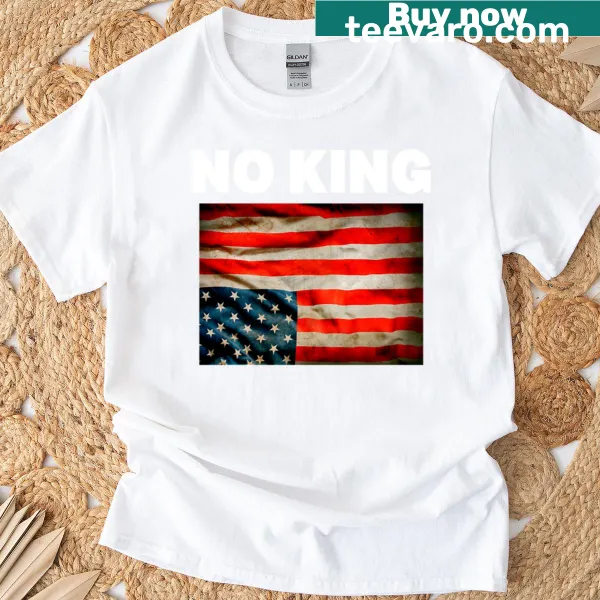 Boxy American flag shirt with text 'No King In America'