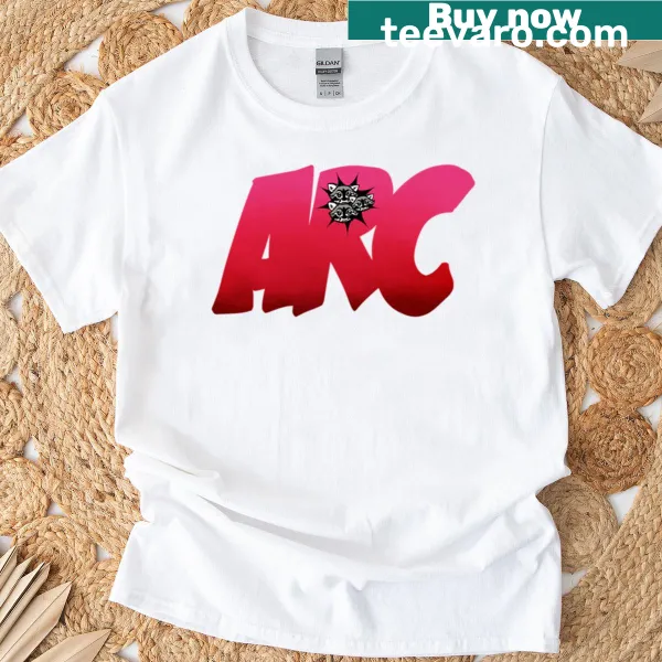 Minimalist T-shirt with a simple arc graphic
