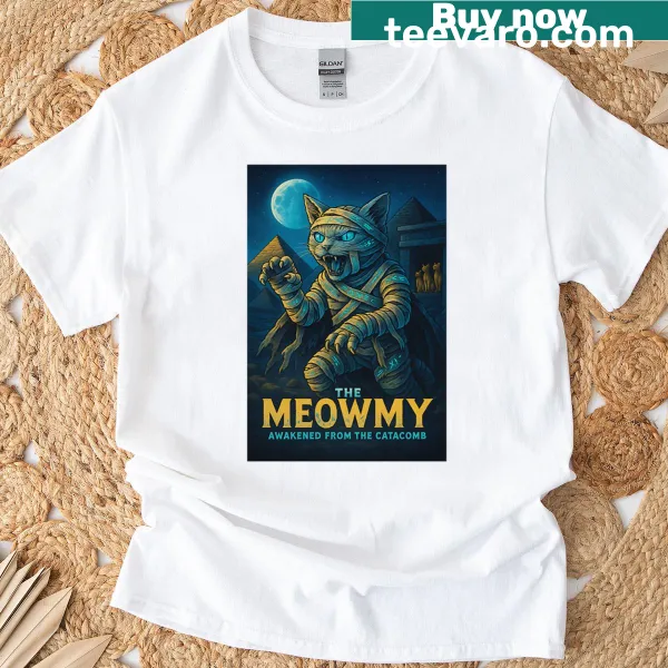 Heartwarming t-shirt featuring a cat and the word 'Meowmy'