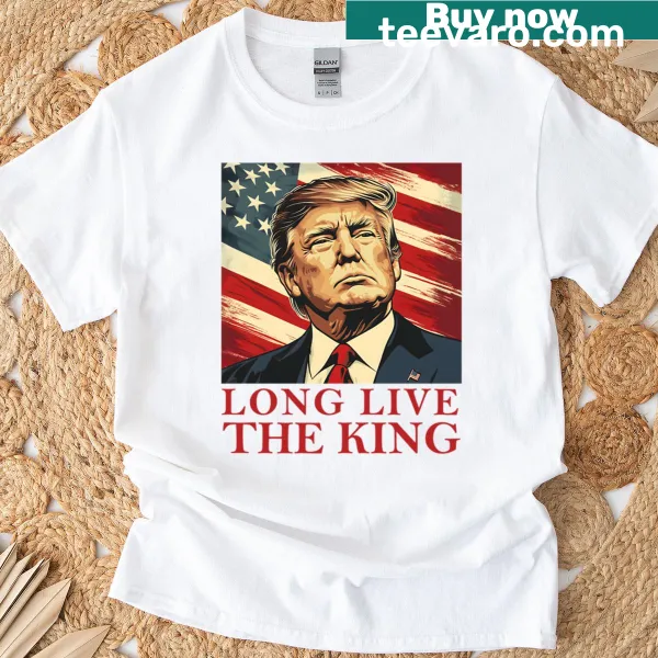 Graphic tee featuring the slogan 'Long Live The King' in a bold design.