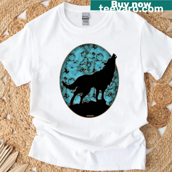 Illustration of a howling wolf on a turquoise T-shirt