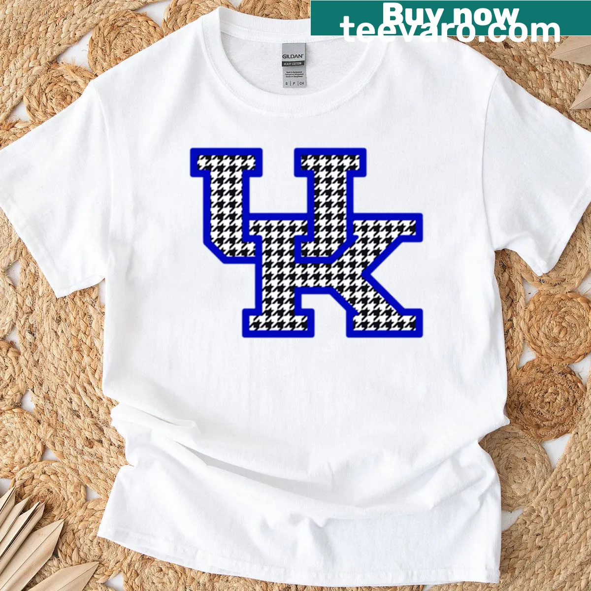 Patterned logo T-shirt featuring the University of Kentucky — on a men's t-shirt