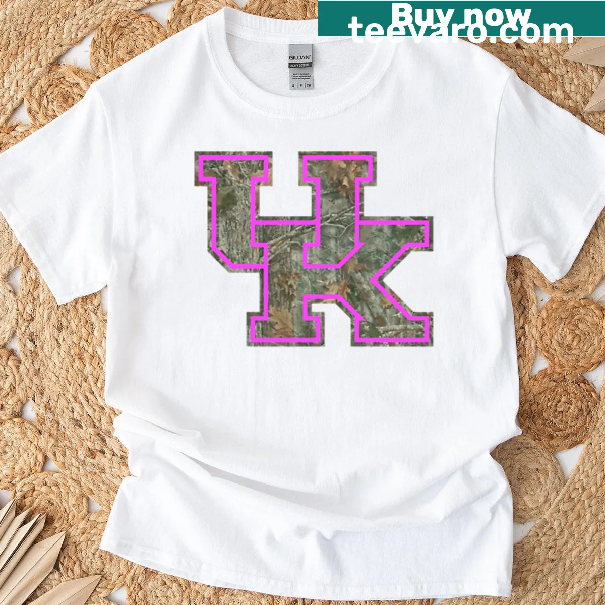 Oversized T-shirt with pink camo University of Kentucky logo — on a men's t-shirt