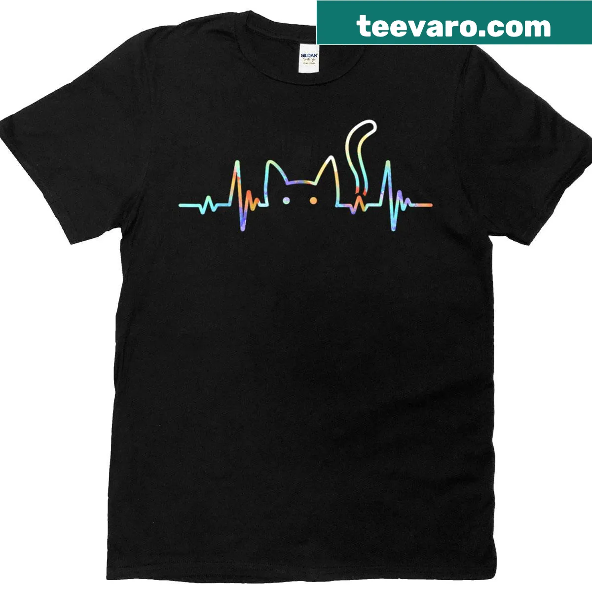 Silhouette of cat and heartbeat line on T-shirt — on a men's t-shirt