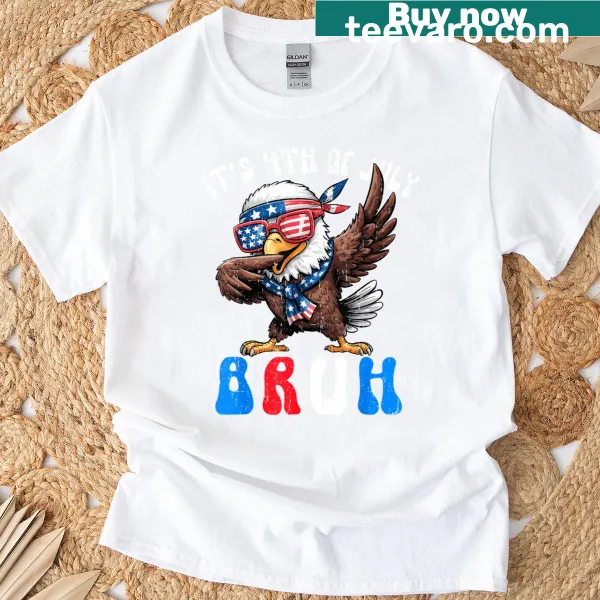 Patriotic T-shirt with a dabbing eagle and American flag elements