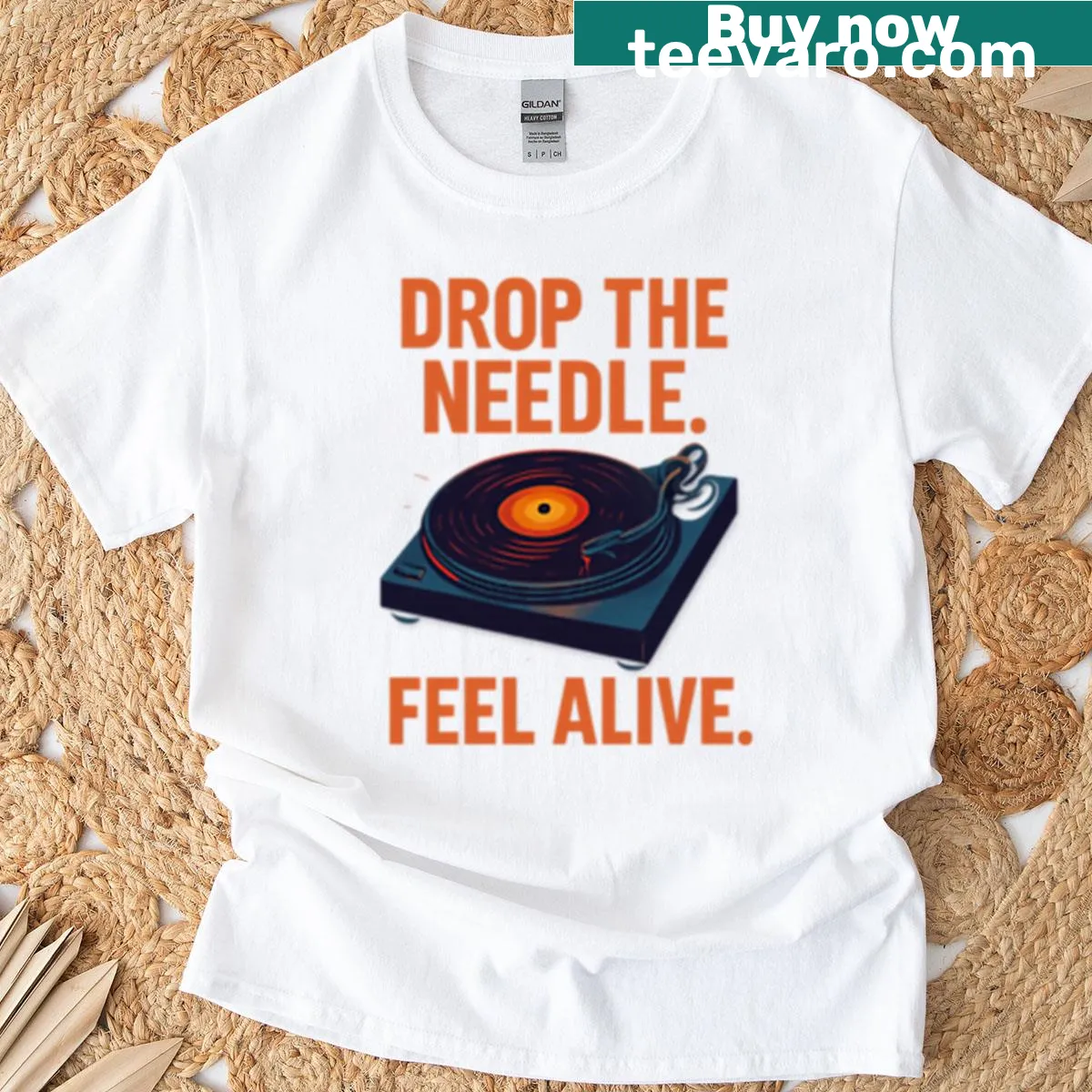 Graphic of a retro sound system on a T-shirt. — on a men's t-shirt