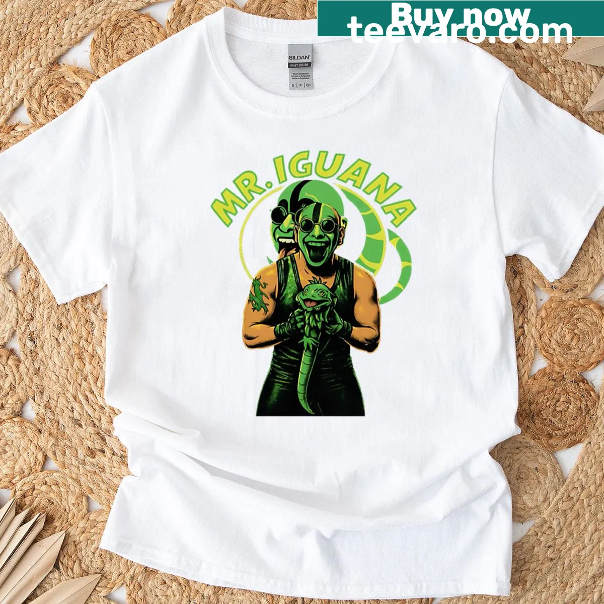 Cheerful iguana illustration on a t-shirt — on a men's t-shirt