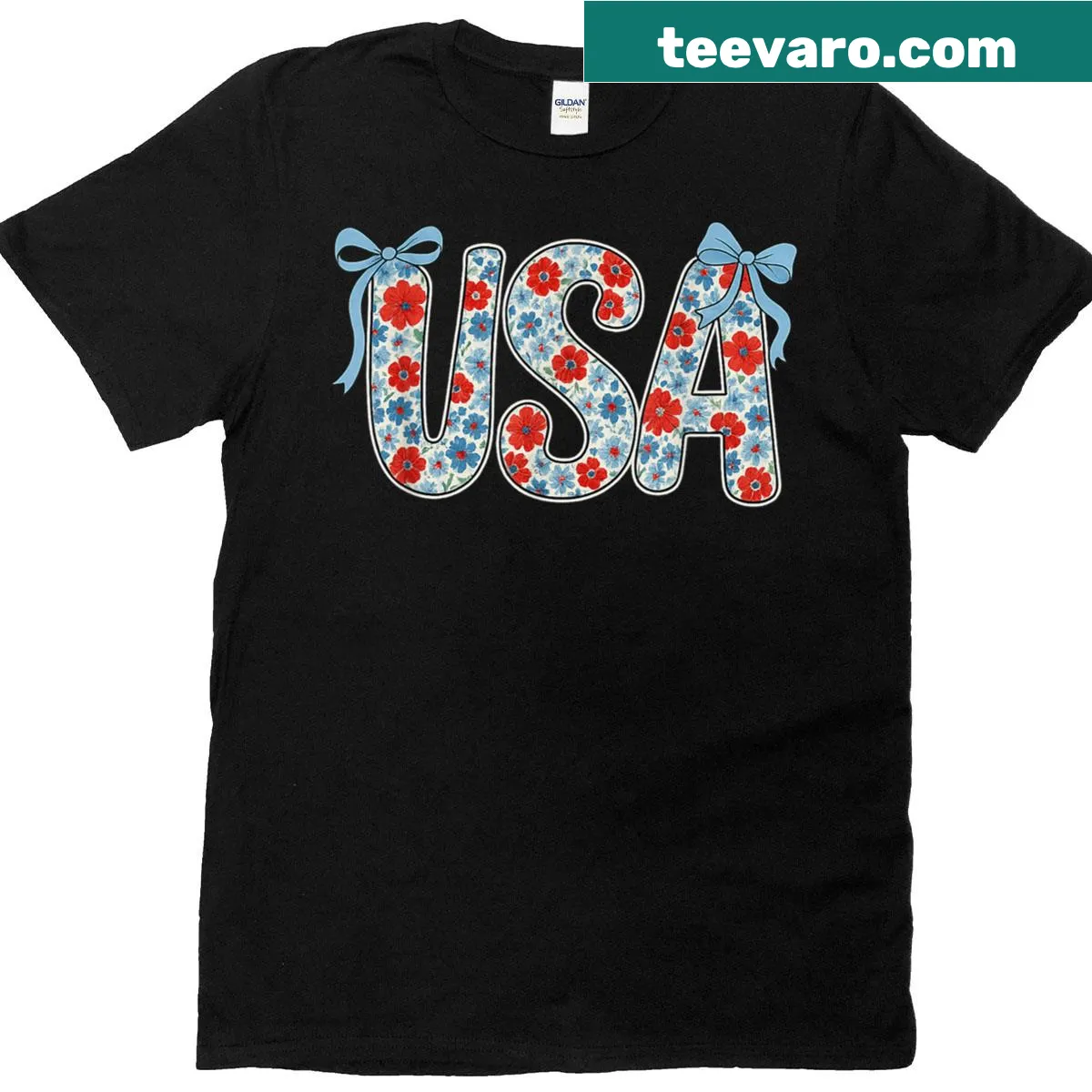 Floral design with a bow and patriotic elements for 4th of July — on a men's t-shirt