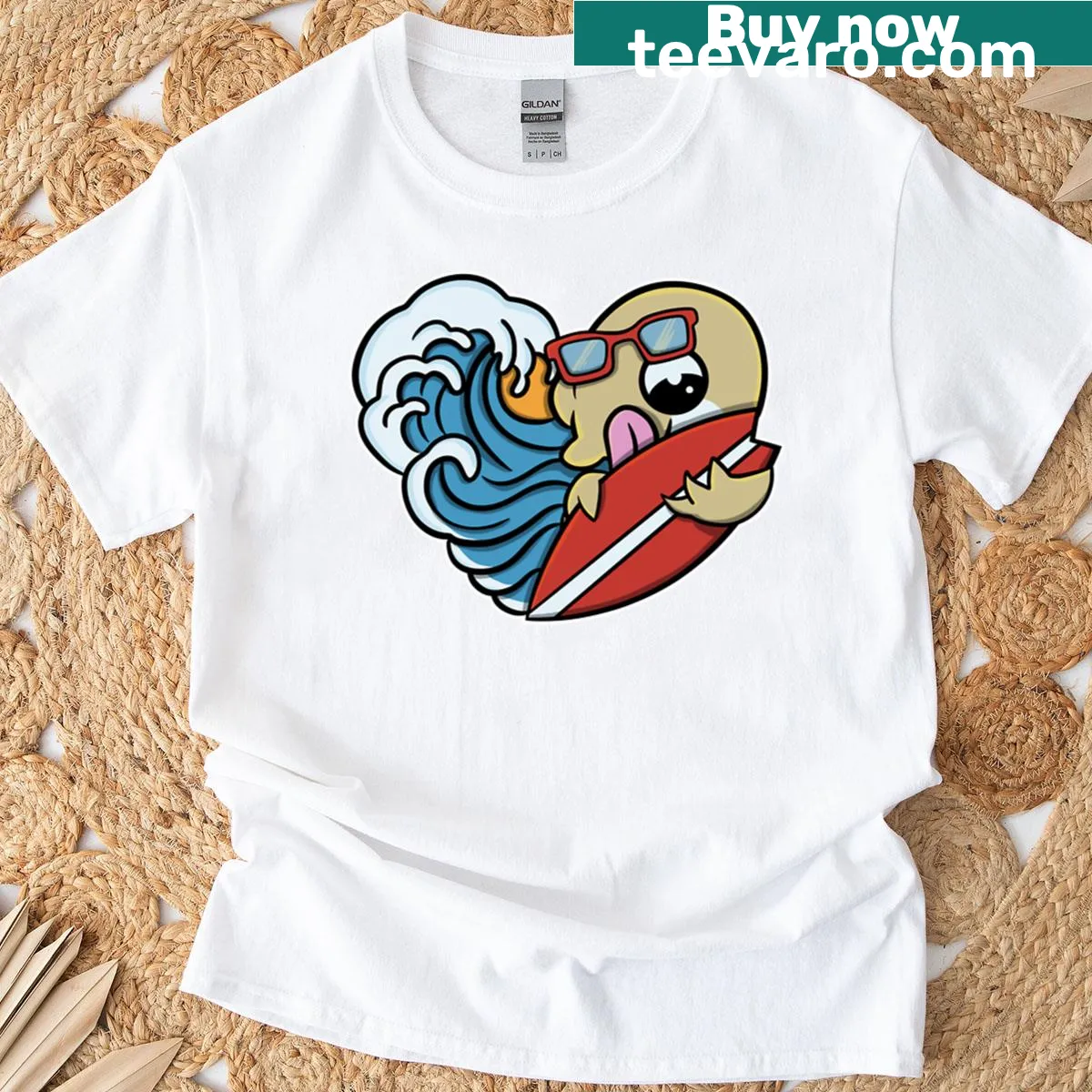 Cartoon gecko surfing on a board for beach lovers — on a men's t-shirt