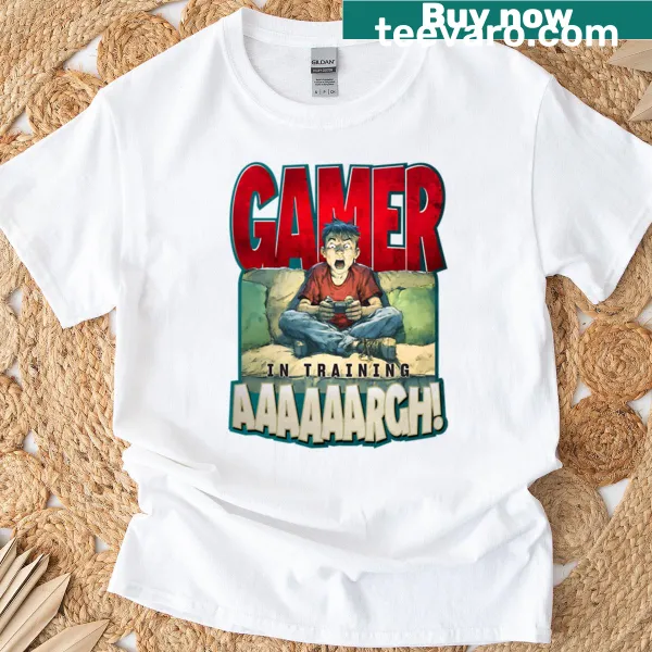 Oversized t-shirt with funny 'Aaaaaargh' gaming rage illustration