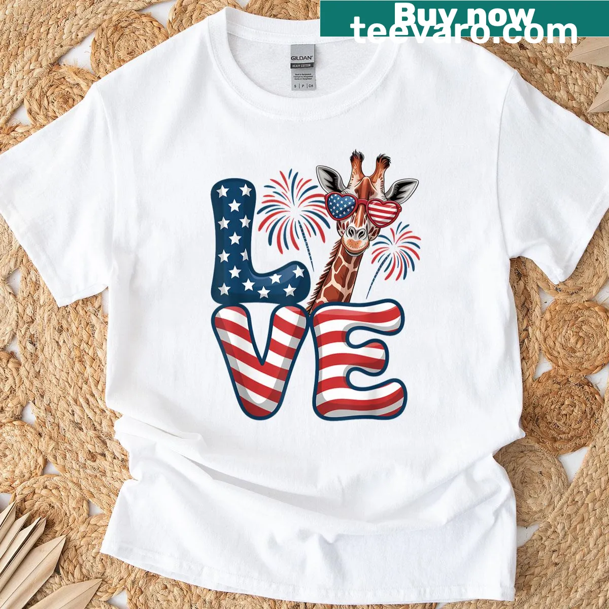 Giraffe T-shirt with USA flag design for July 4th. — on a men's t-shirt