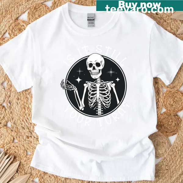 Funny gaming T-shirt with skull and game board graphic.