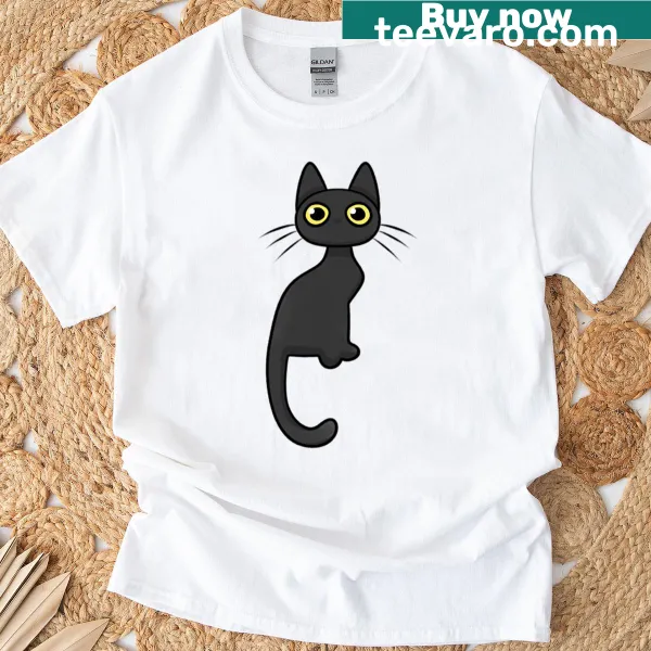 Oversized t-shirt with a cute cat staring design