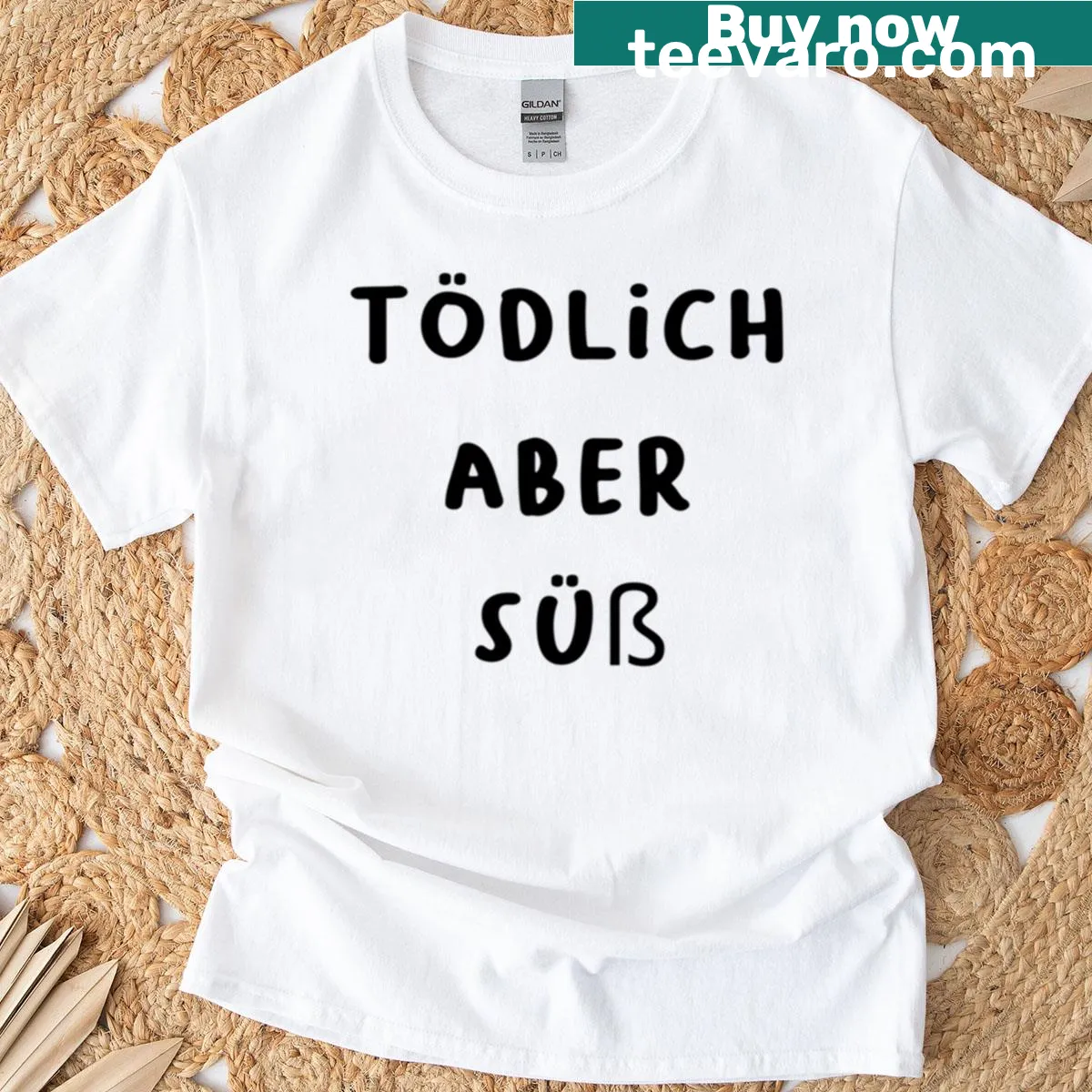 Edgy t-shirt with the phrase 'Tdlich Aber S' in contrast design — on a men's t-shirt