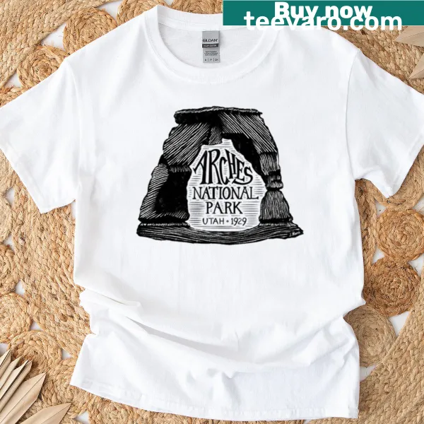 T-shirt featuring a replica label of Arches National Park