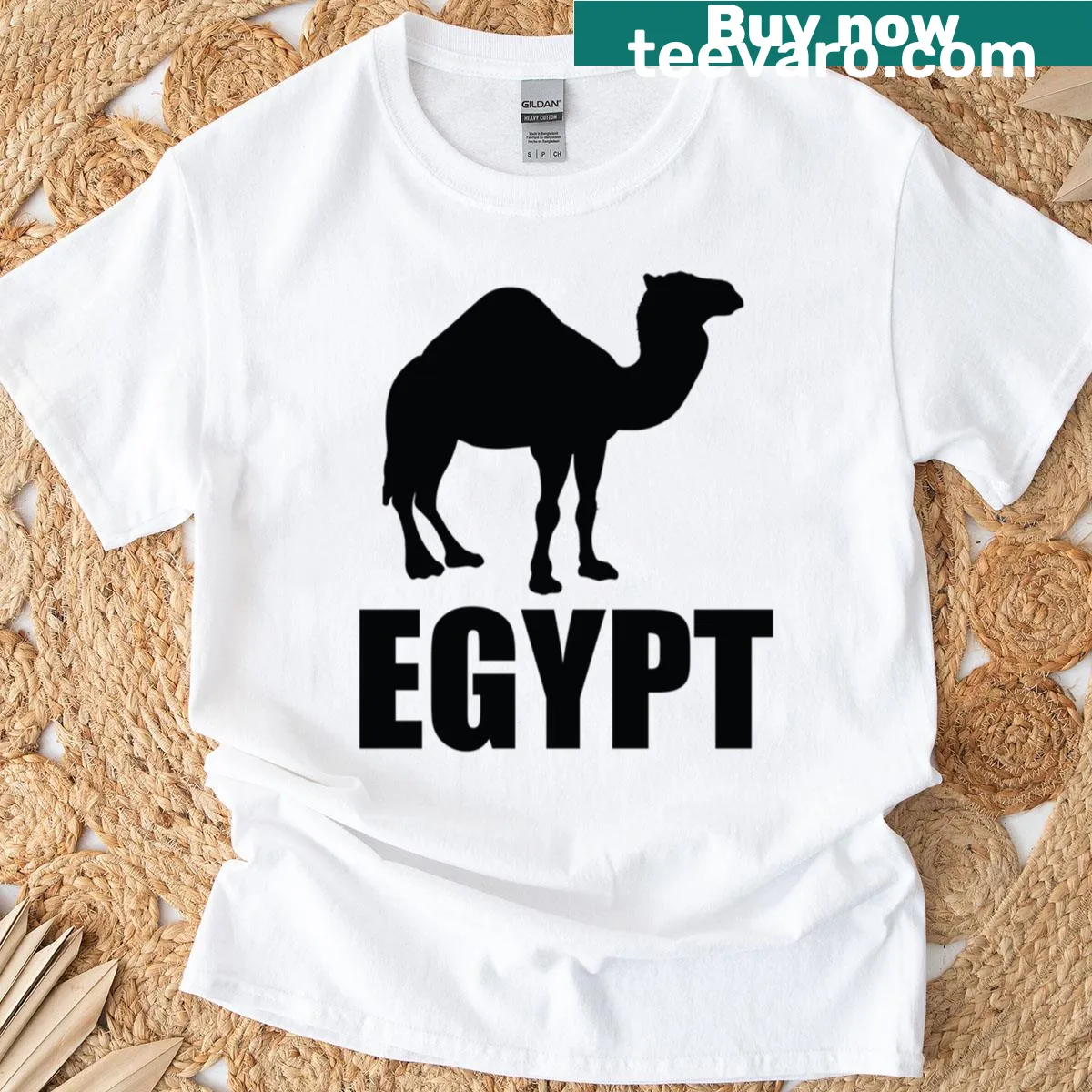 Minimalist silhouette of a camel on an Egyptian desert T-shirt — on a men's t-shirt
