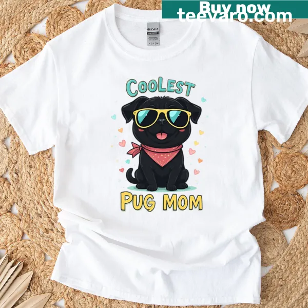 Cute T-shirt for pug moms with black pug illustration