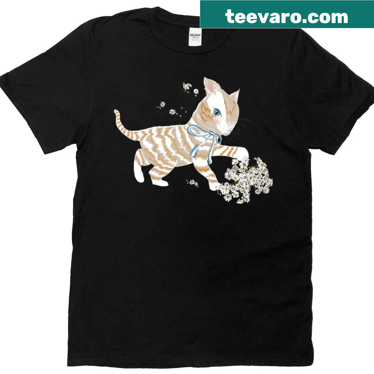 Illustration of an orange kitten playing with a white daisy on a T-shirt. — on a men's t-shirt