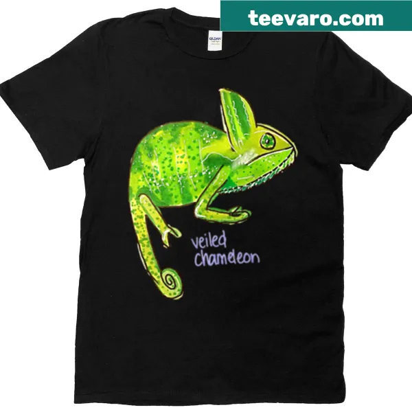 Illustration of a veiled chameleon on a T-shirt.