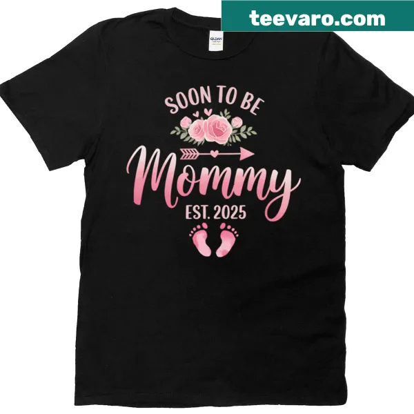 T-shirt announcing future motherhood with 'Est 2025'