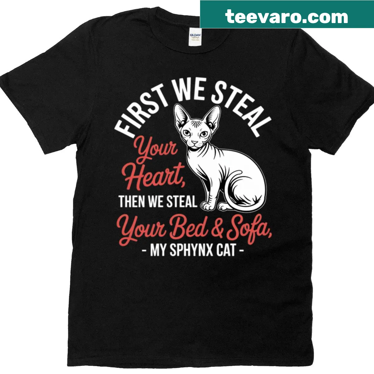 Illustration of a Sphynx cat on a sofa with hearts — on a men's t-shirt