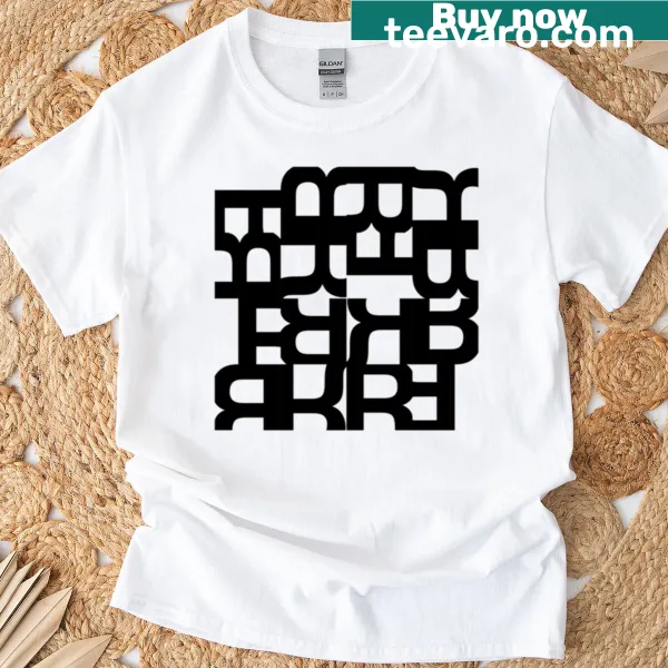 Cropped T-shirt featuring a bold letterform 'R' design