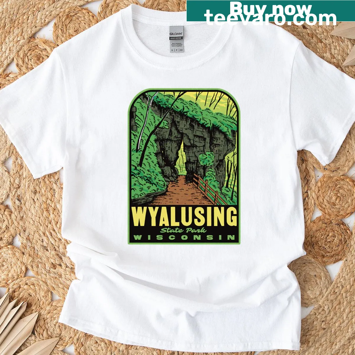 Vintage illustration of Wyalusing State Park with Wisconsin River on T-shirt — on a men's t-shirt