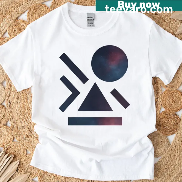 T-shirt with a geometric design inspired by the cosmos.