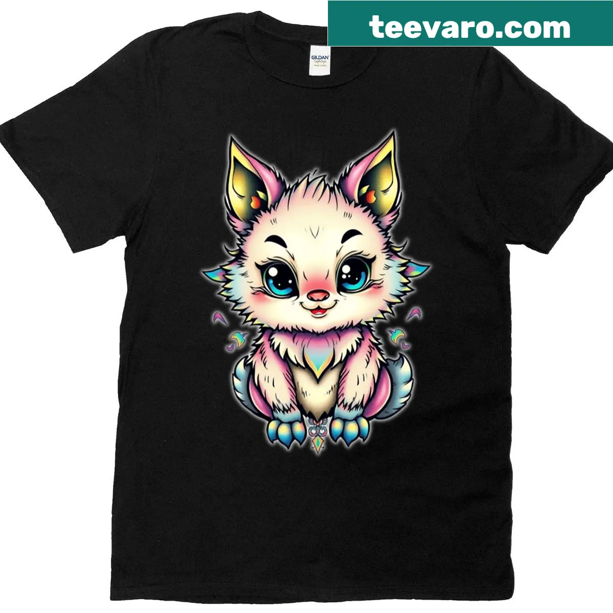 Fitted scoop T-shirt with an illustration of a playful kitty — on a men's t-shirt