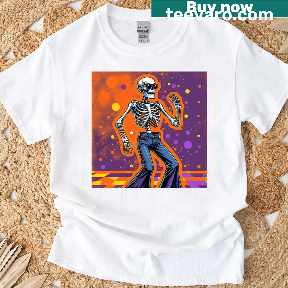 Oversized t-shirt with a dancing skeleton cartoon on a dance floor — on a men's t-shirt
